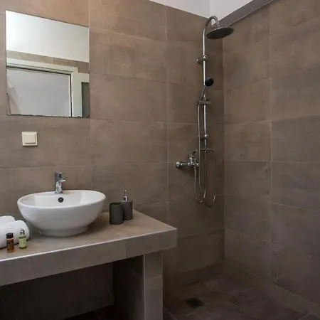 Seven Lakhania